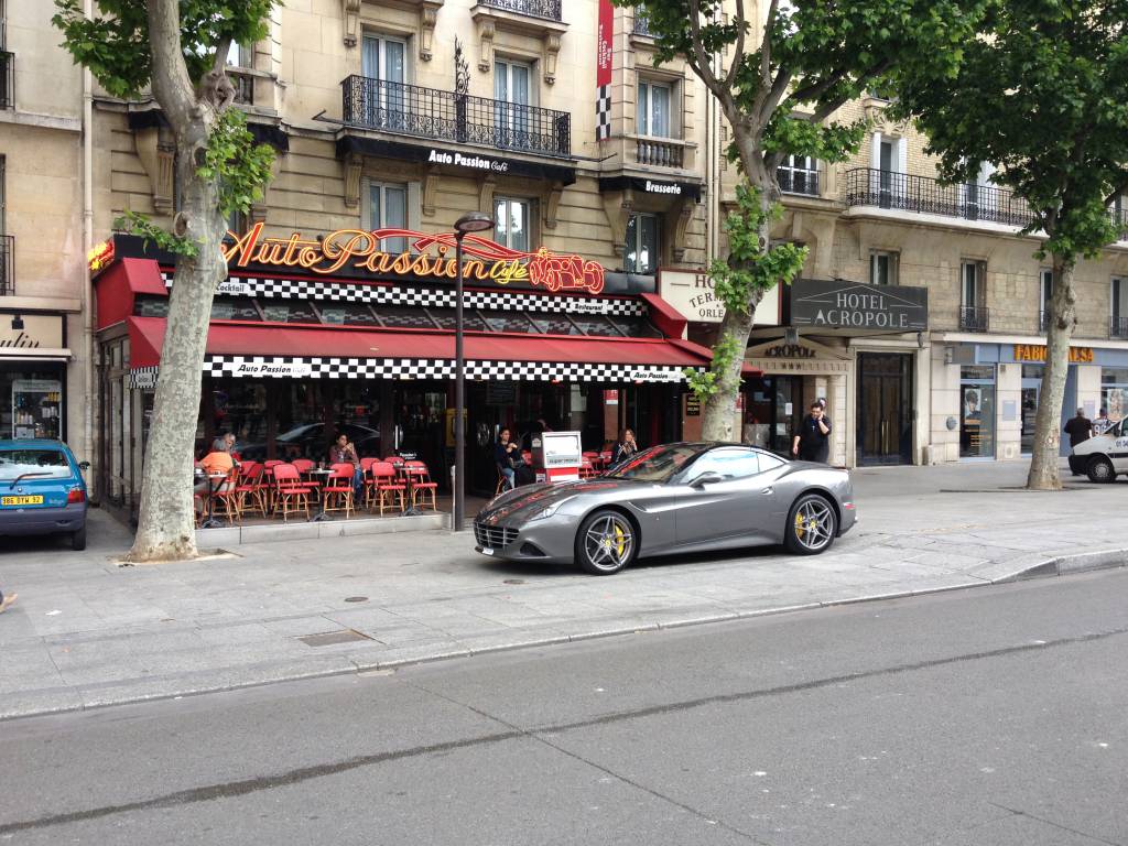AUTO PASSION CAFE  PARIS avec le Simulateur SimCars GP Strasbourg