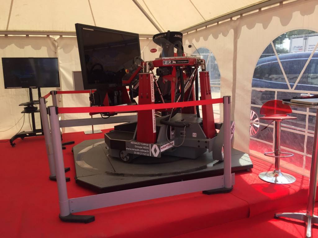 SimCars GP pr&eacute;sent sur le stand RENAULT COLMAR &agrave; la foire aux vins de Colmar Illkirch-Graffenstaden